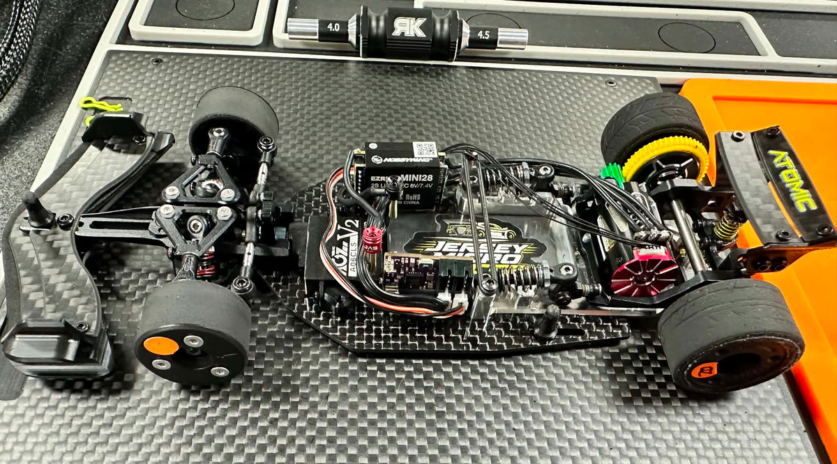 MFX 1:28 F1 Competition Chassis Kit (w/ Lexan body)